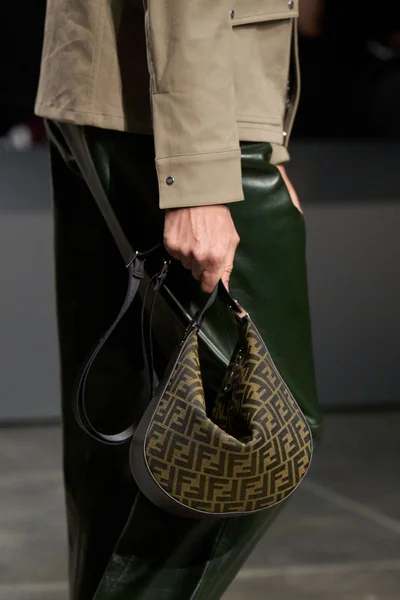 Look 40